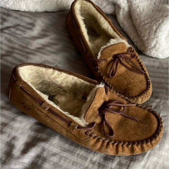 Sz 7 tan sheepskin wool lining UGG Dakota moccasin slipper shoe - Picture 3 of 6